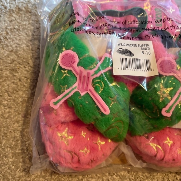 Wicked Women’s Slippers NEW 9/10 Glinda Elphaba Pink Green - Picture 6 of 7